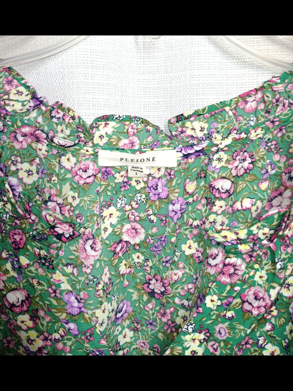 Pleione Green Floral V-Neck Puff Sleeve Blouse - Picture 2 of 4
